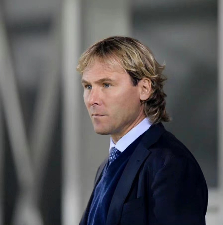  p>帕维尔·内德维德(捷克语:pavel nedvěd),1972年8月30日出生于