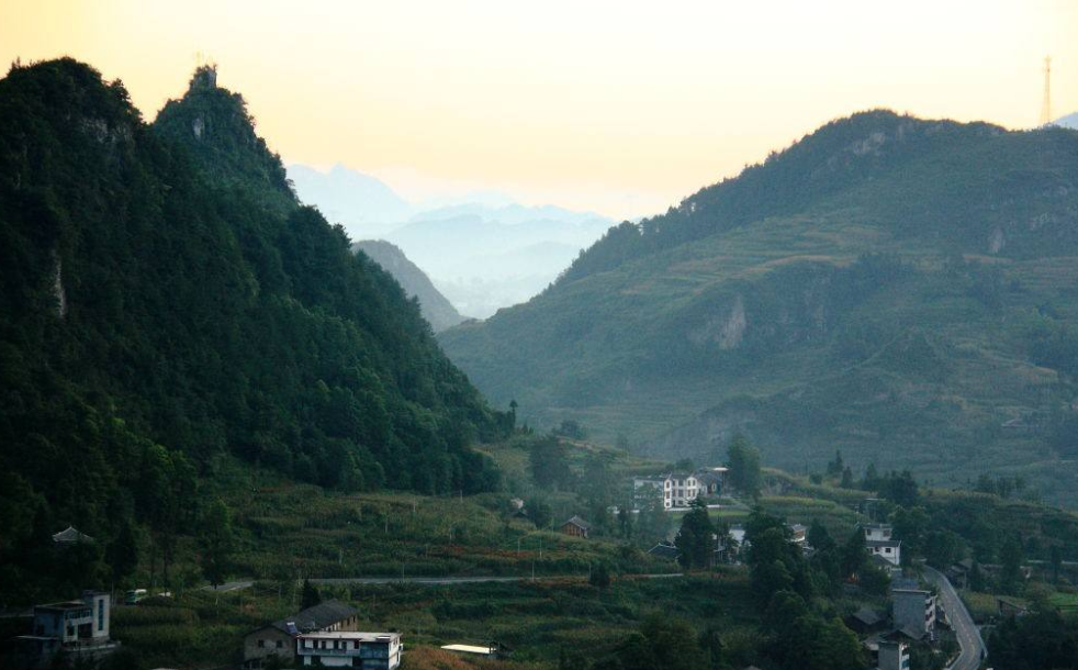  p>坪坝营镇,隶属于湖北省恩施土家族苗族自治州咸