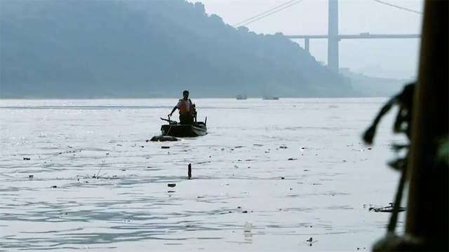 长江天价捞尸人：要价3.6万，一天曾救13人，臭味要花几天才洗掉_百科TA说