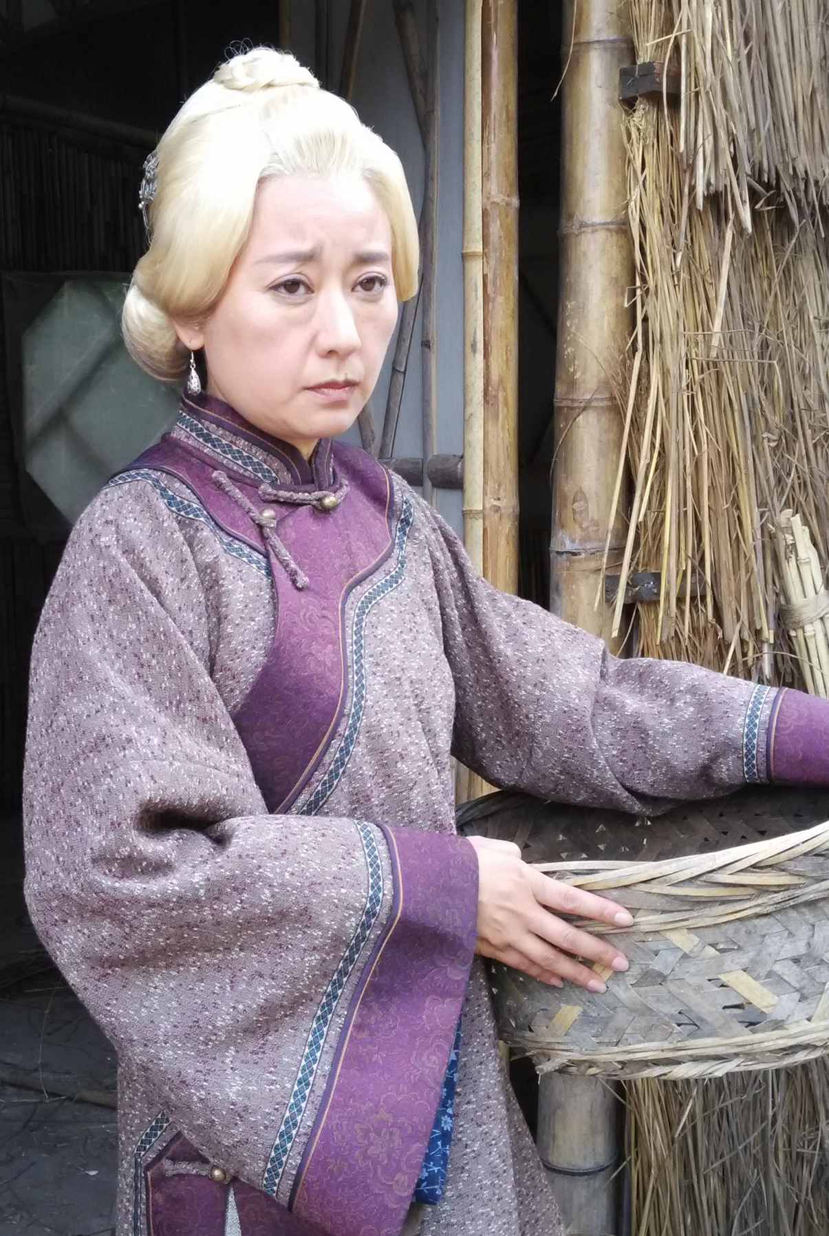 jlaojp">艺名橹进,1973年出生于辽宁鞍山,中国内地女演员<sup