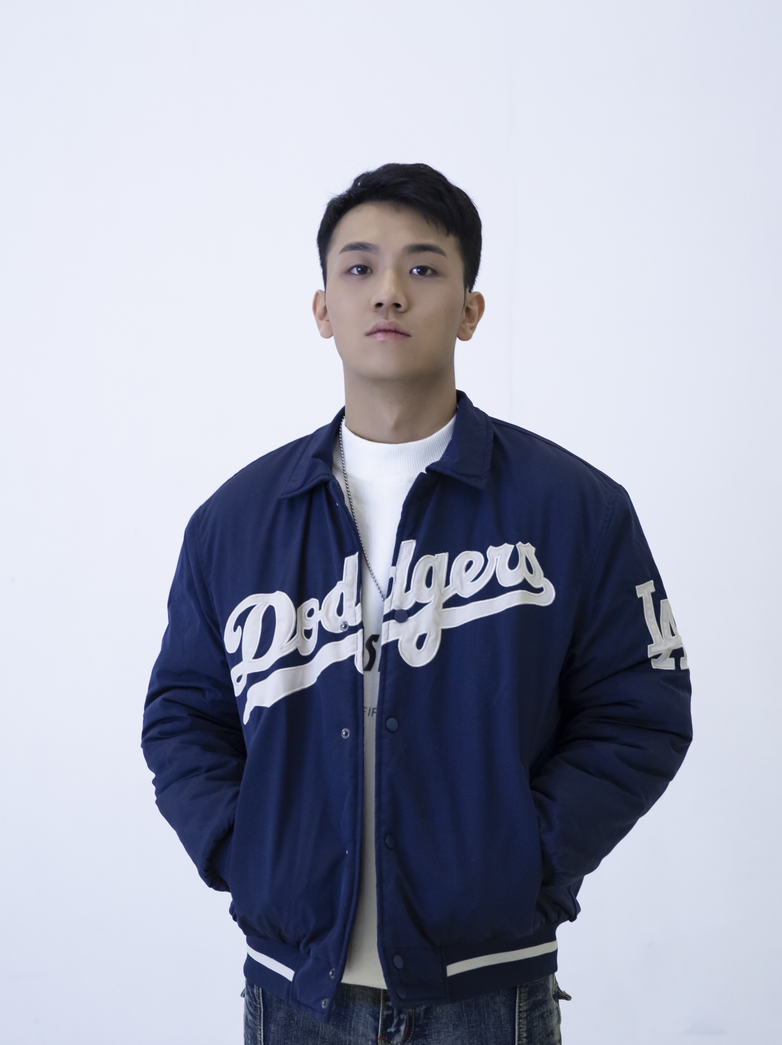 年,参演了曹茜茜导演现实主义题材电影《您好,北京》并在片中饰演闫男