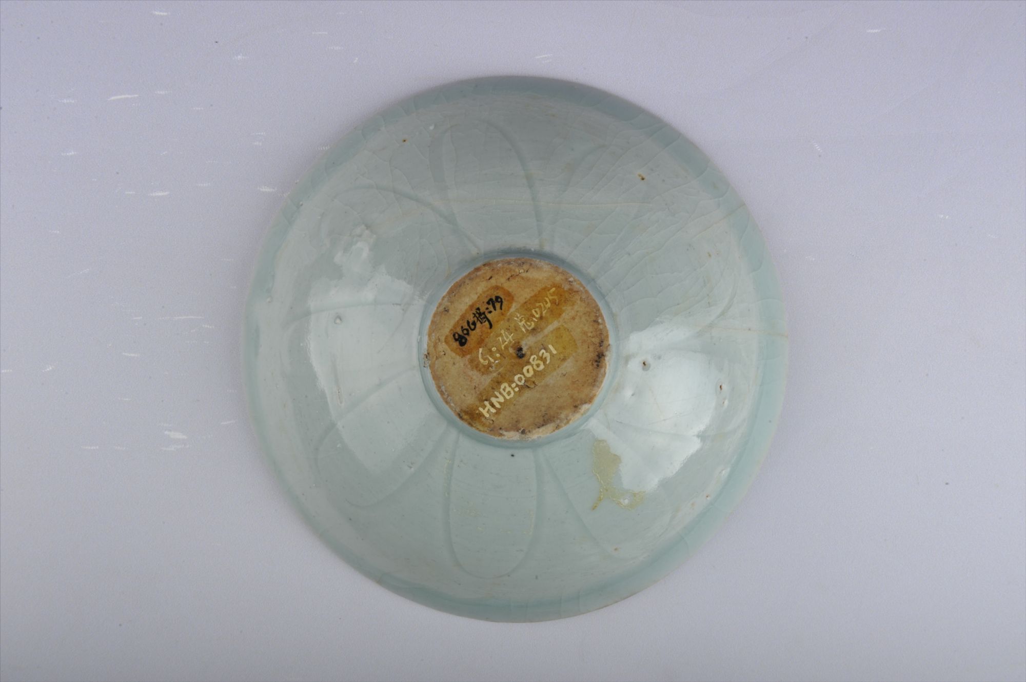 宋代青白釉莲瓣纹瓷碗