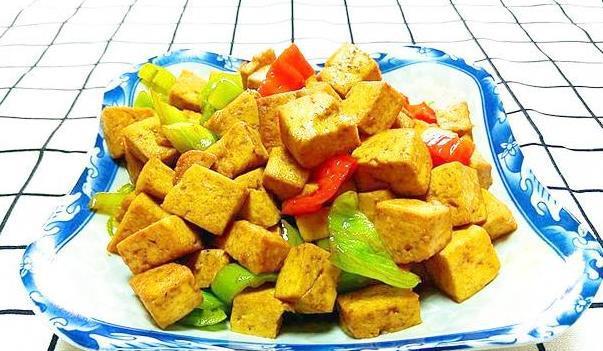 青椒炒豆腐丁