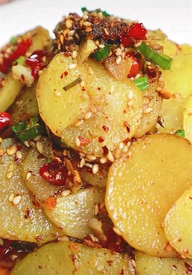 韭香肉末土豆片