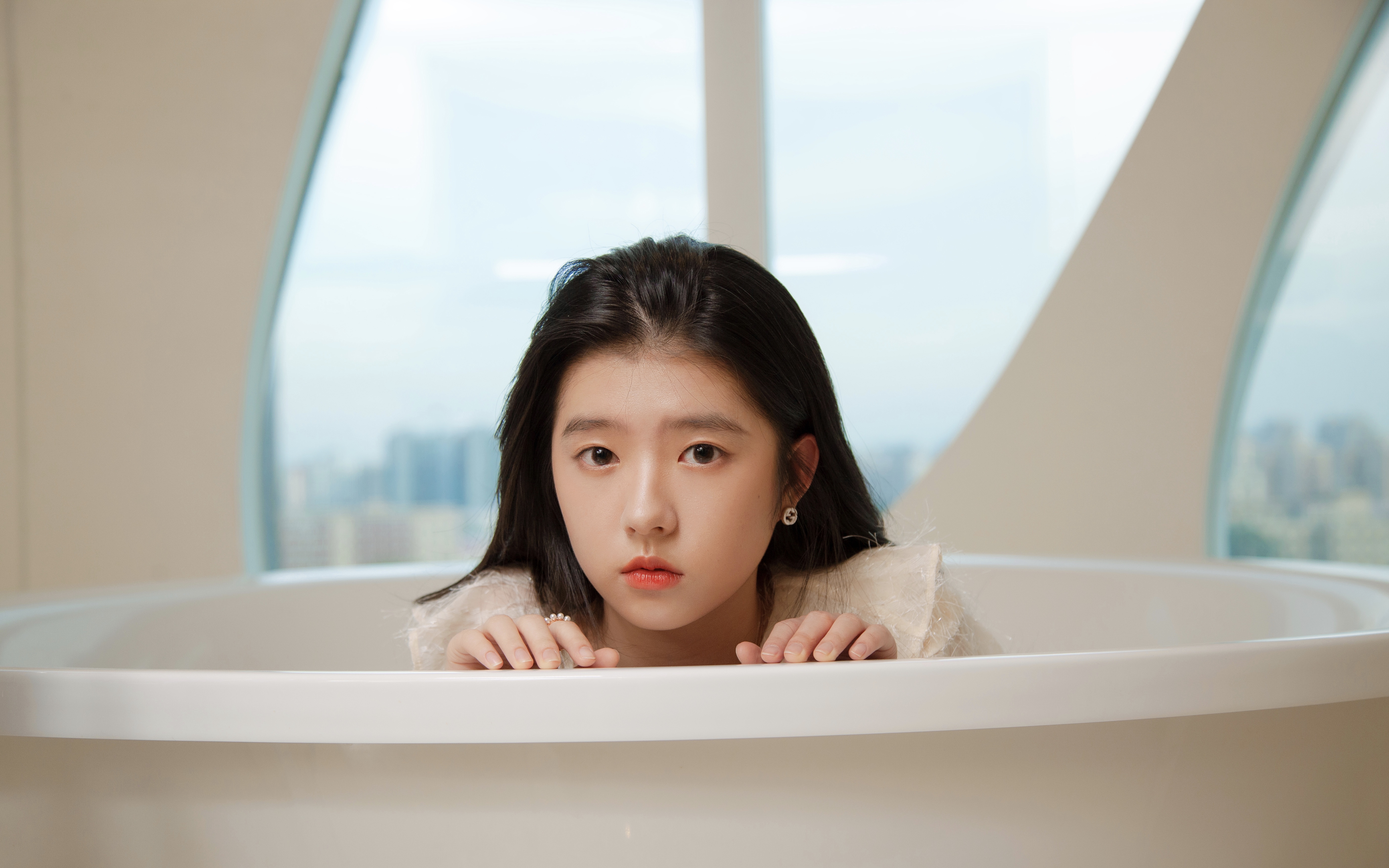 id="gnto7a3le6">何蓝逗,本名何蓝,1999年10月16日生于广东省惠州市