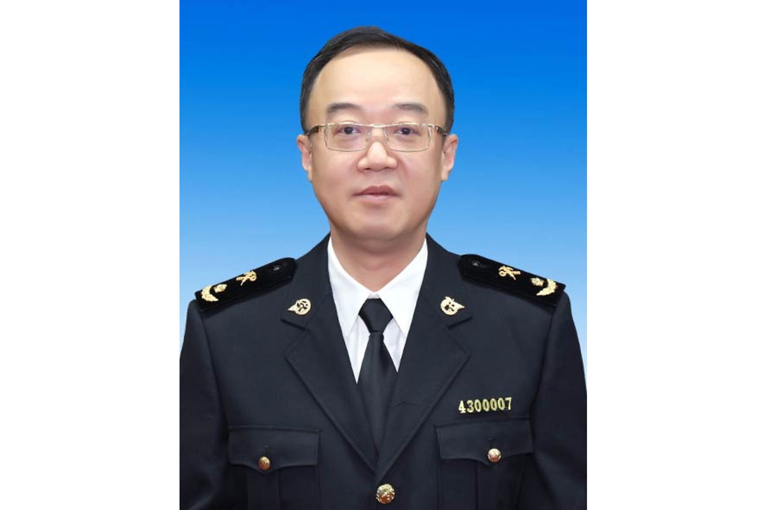 id="upfuzxks3mvx">现任广州海关党委委员,海关总署税收
