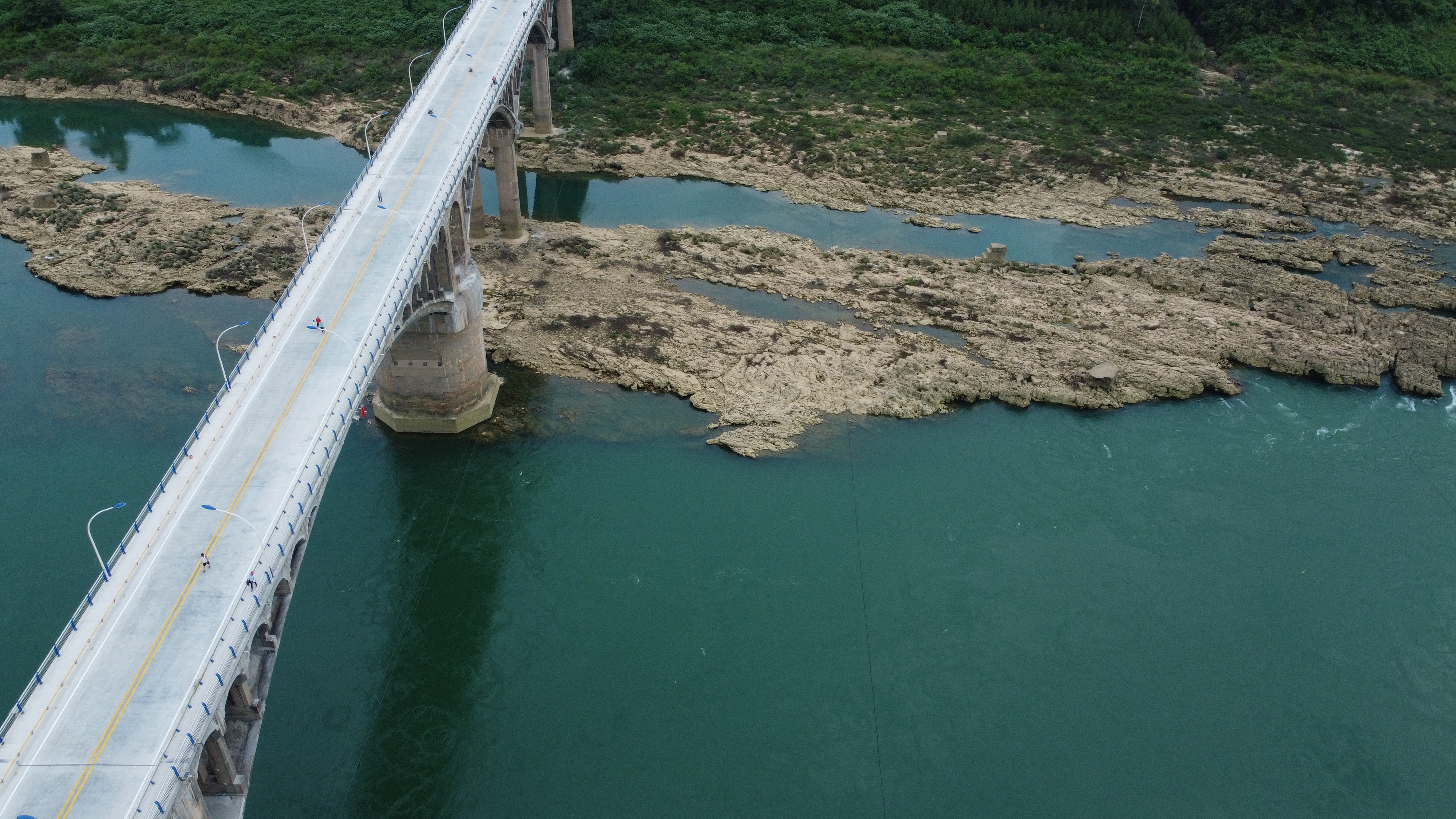 88米,桥面全宽12.50米,是红水河上第一