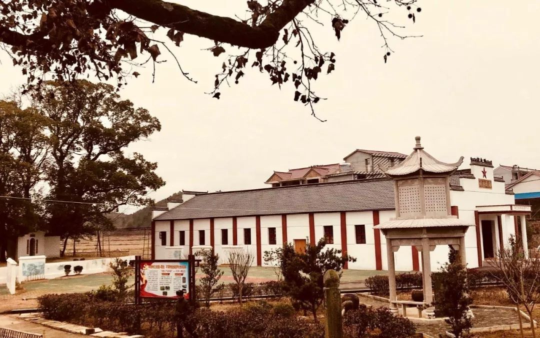  p>画桥镇,隶属于江西省鹰潭市余江区,地处鹰潭市北部,皖赣铁路线,206