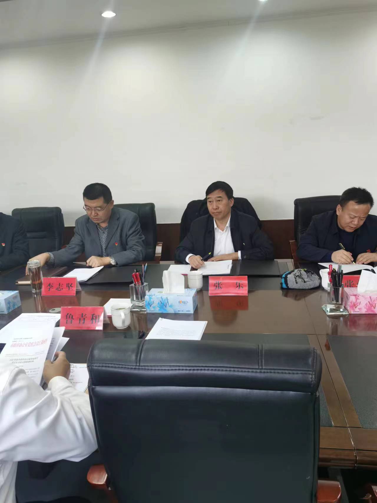 曾任西宁市人民政府副秘书长,驻北京联络处主任,二级巡视员.
