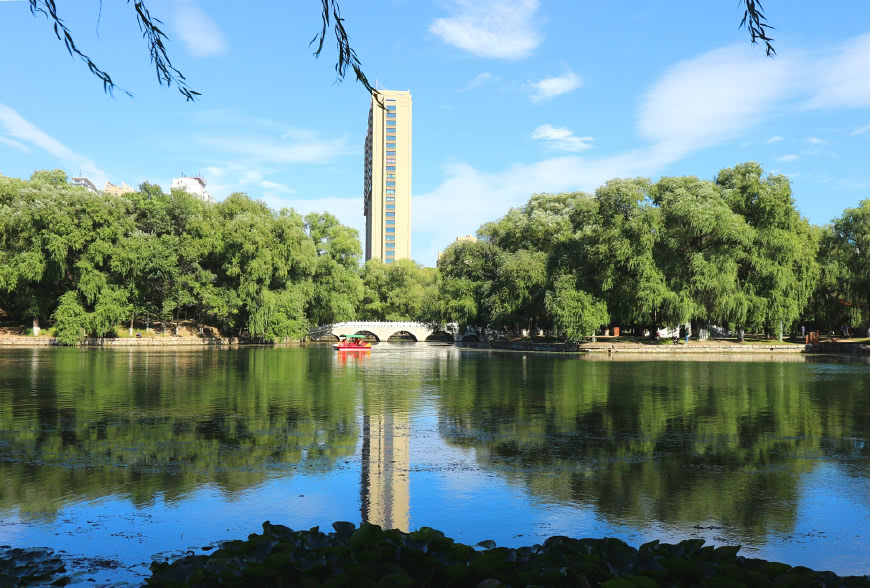  p>杏林湖公园是 a target="_blank" href="/item/佳木斯市/2921720"