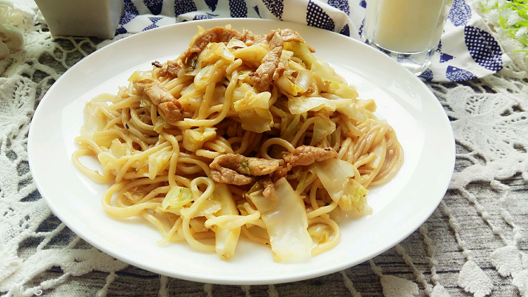  p>卷心菜肉丝炒面是一道菜品,属于家常美食.