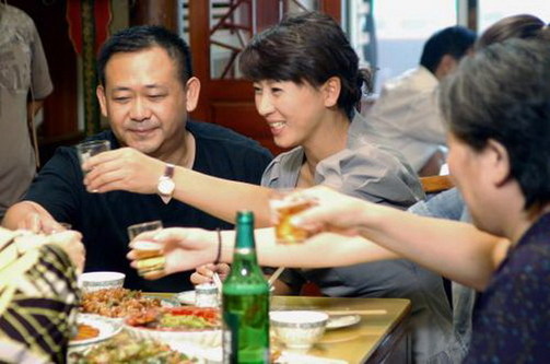  p>《满堂爹娘》是由 a target="_blank" href="/item/高满堂/922483"