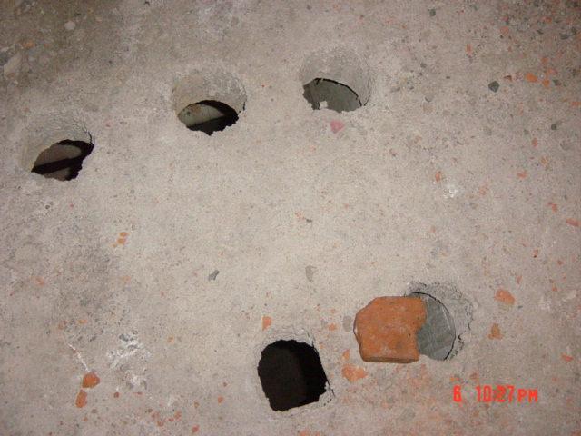 建筑主体为供水,暖气等设施管道的埋设预留的孔洞