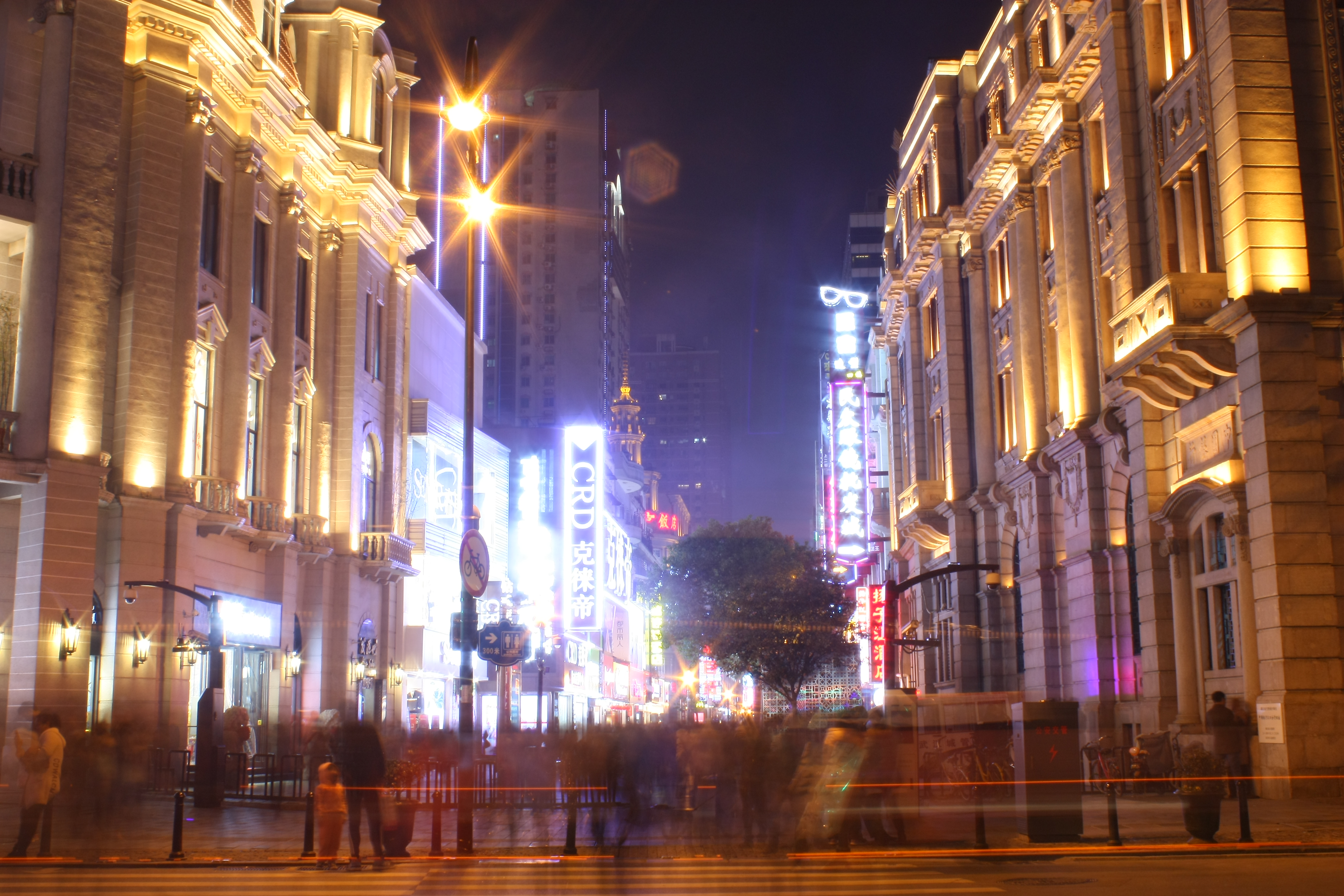 江汉路步行街夜景赏不停