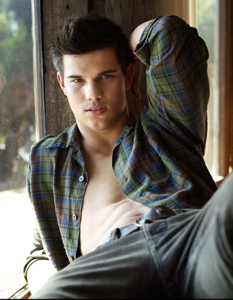 taylor daniel lautner()