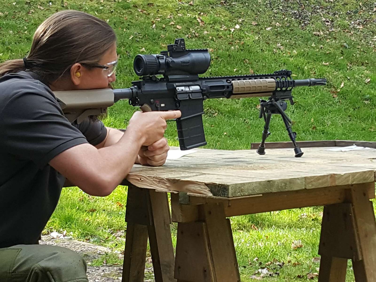 tool company,刘易斯机器与工具公司)为英国研制生产的一种半自动步枪