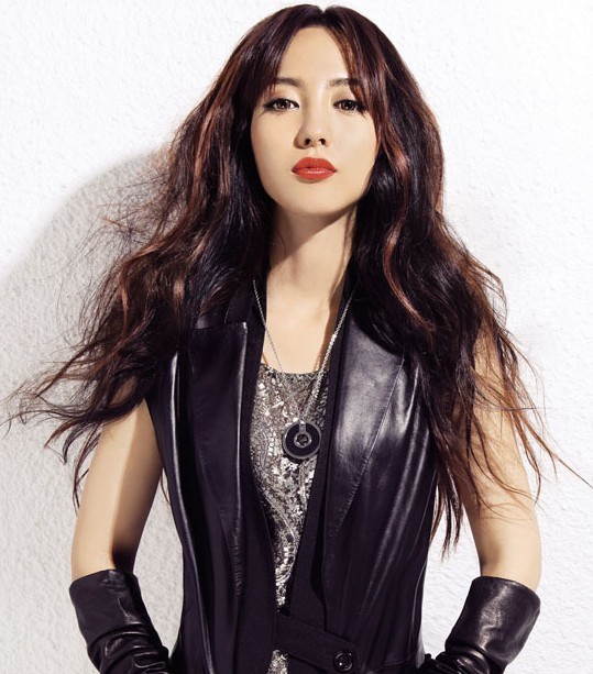  p data-id="gnwja3m121">李蜜,籍贯福建,中国传媒大学播音主持专业