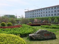  p>滦南一中是河北省重点中学,位于县城北元代古城遗址内,三面依古城