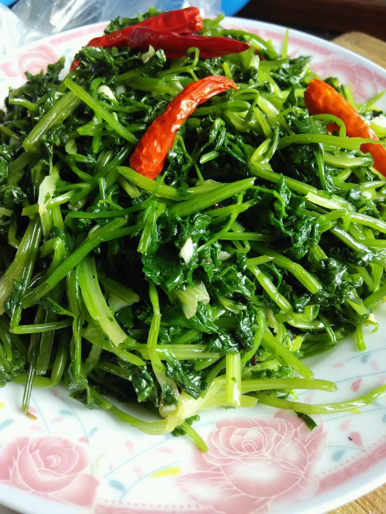  p>凉拌香菜,以香菜为主材料菜品. /p>