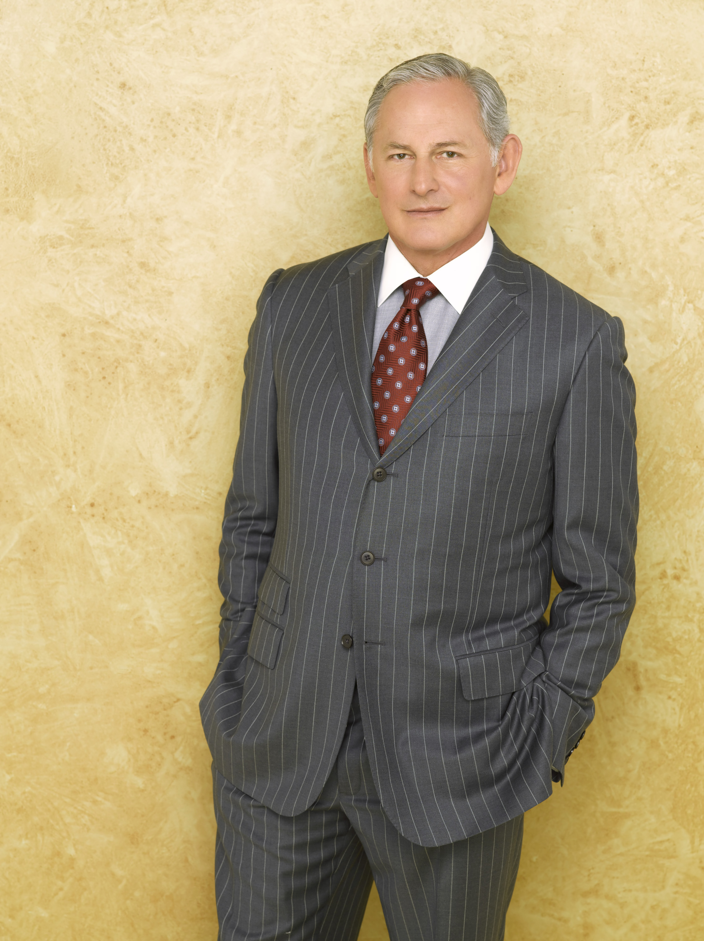  p data-id="go1ie058n8">维克多·加博(victor garber),1949年3月16