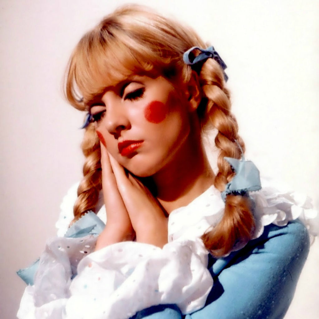  p data-id="gnb73w9plr">sylvie vartan是法国国宝级法国摇滚女歌手.