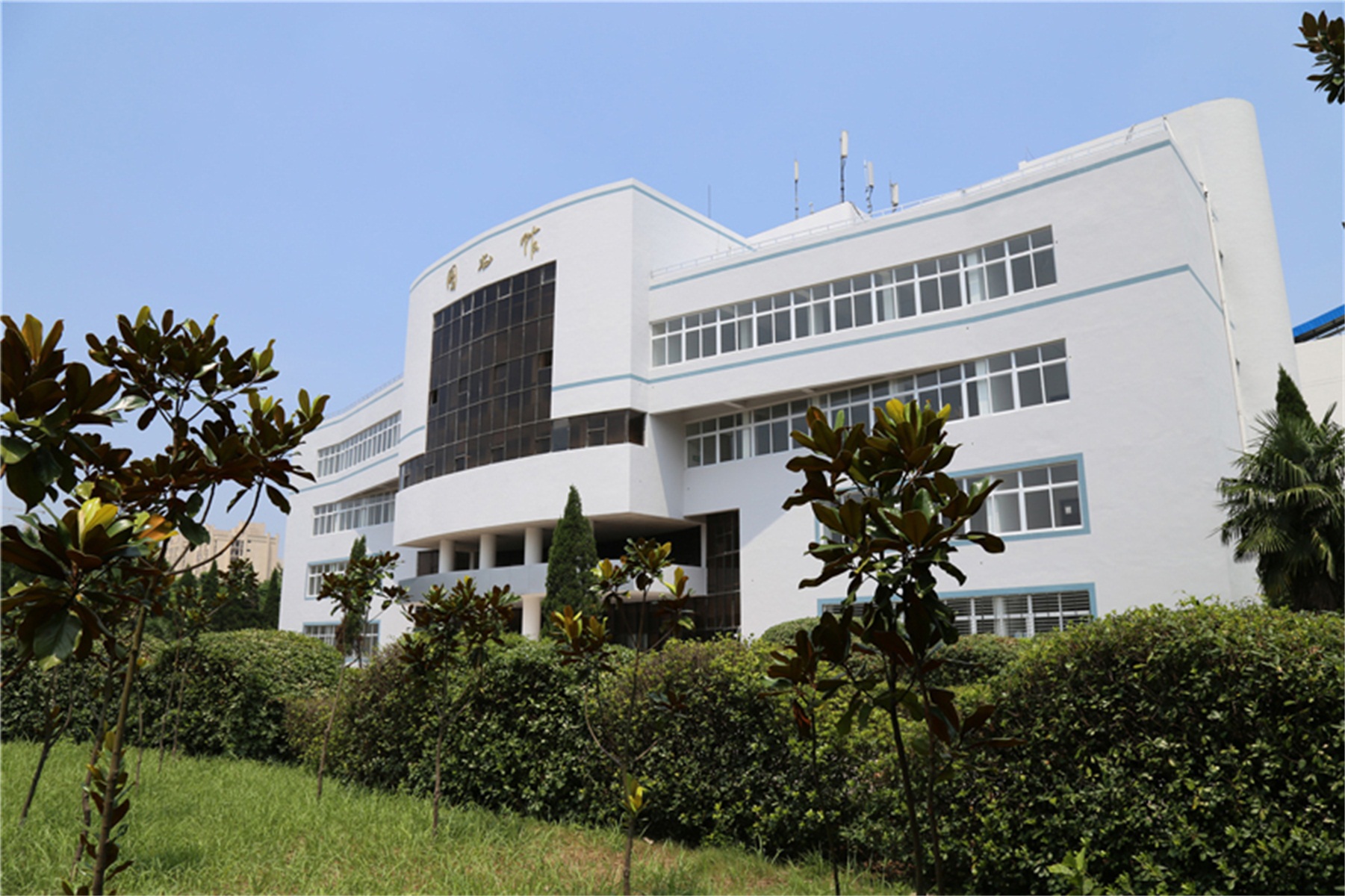  p>2016年4月,荆门职业学院正式得到省政府批复.