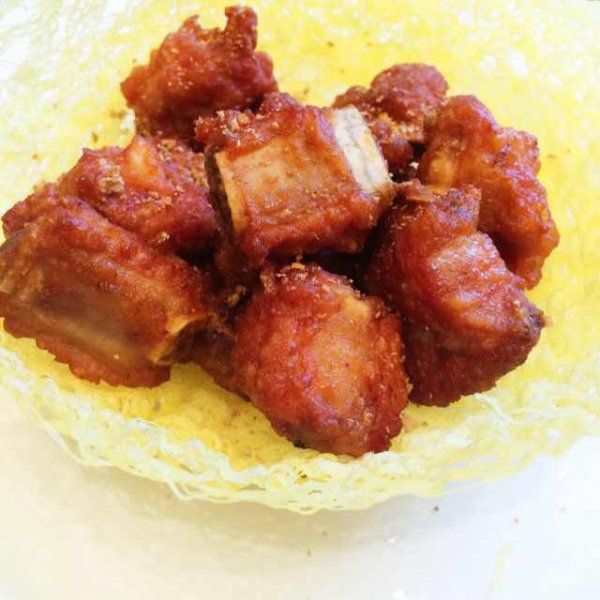  p>椒盐排骨是一道 a href="#" data-lemmaid="10473261">家常菜 /a>