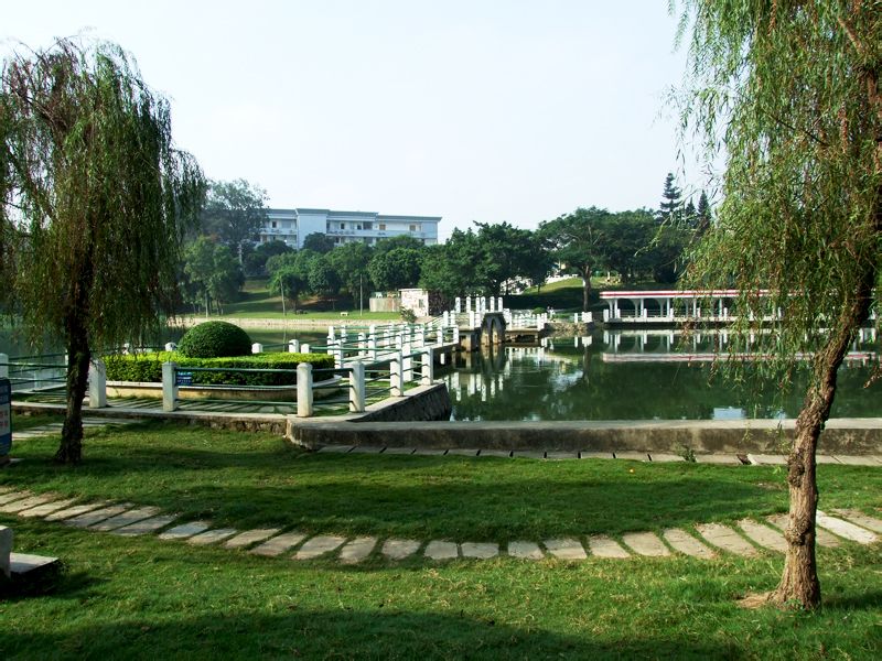 翠湖社区隶属于深圳市 a target="_blank" href="/item/光明新区">