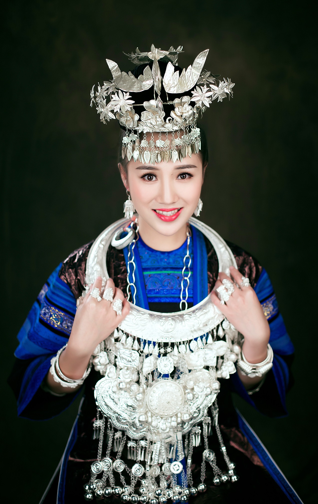  p>阿丹可 i>(原名钟单可) /i>,苗族,1995年4月13日出生于贵州省黎平