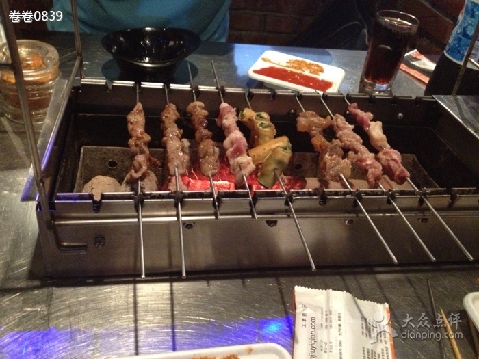  p data-id="gn2m8szf3q">很久以前烤串坊(花样年华店)是一家烧烤店