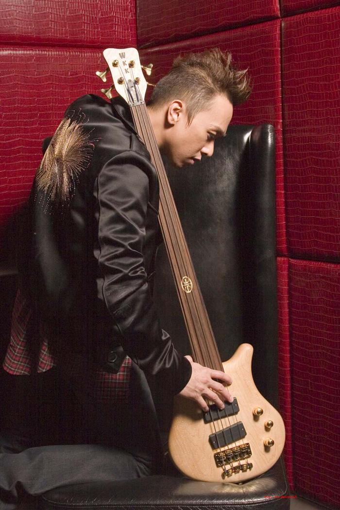 乐队,成立于1983年,由 a target="_blank" href="/item/黄家驹/77734"