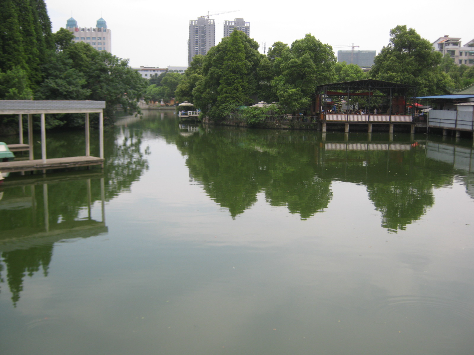  p data-id="gnx95aehq4">西湖公园位于湖南省衡阳市 a target="