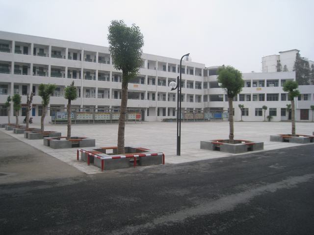 潜江市园林一中