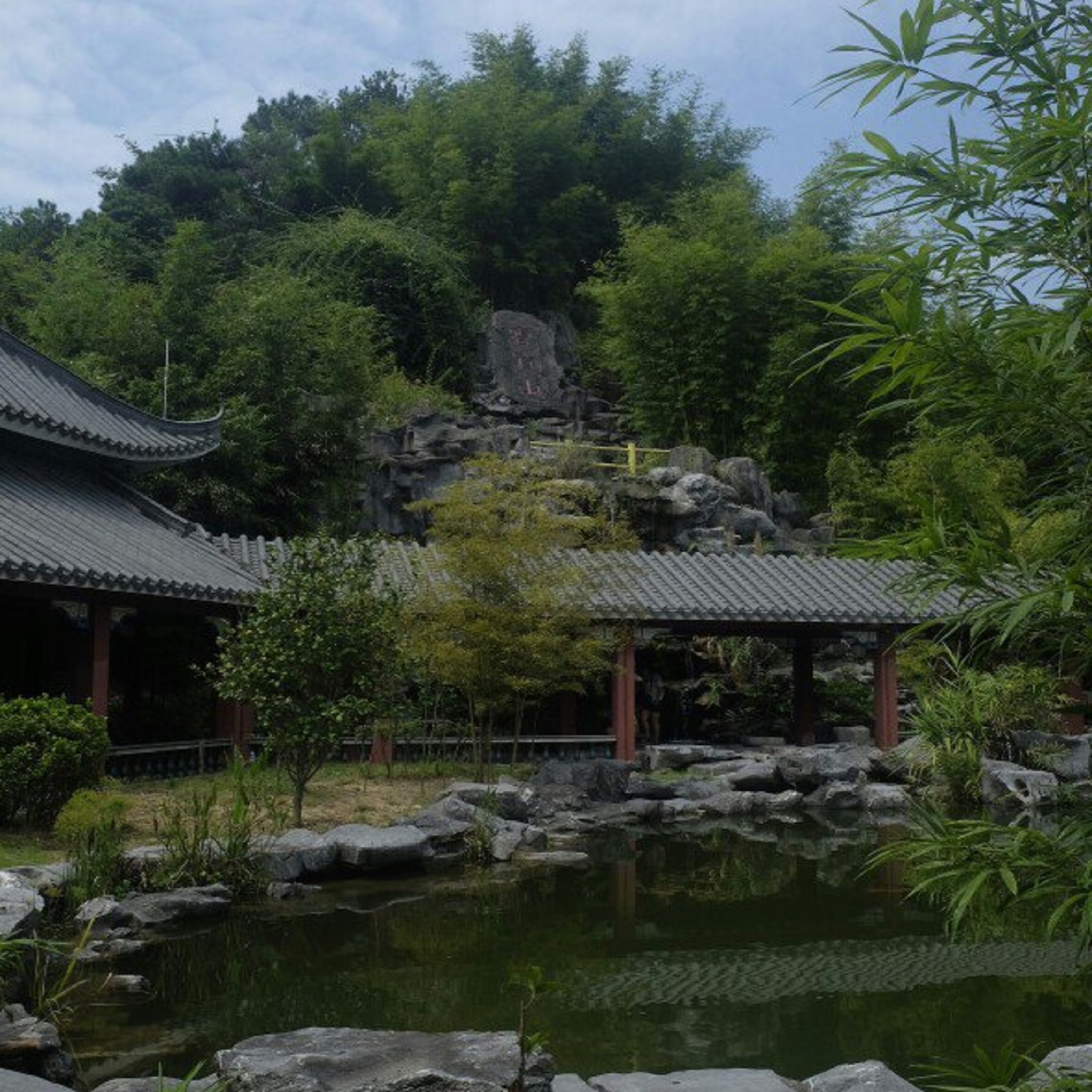  p data-id="gnb3d63znc">宝锭山风景区,座落在全国十大竹子之乡之一