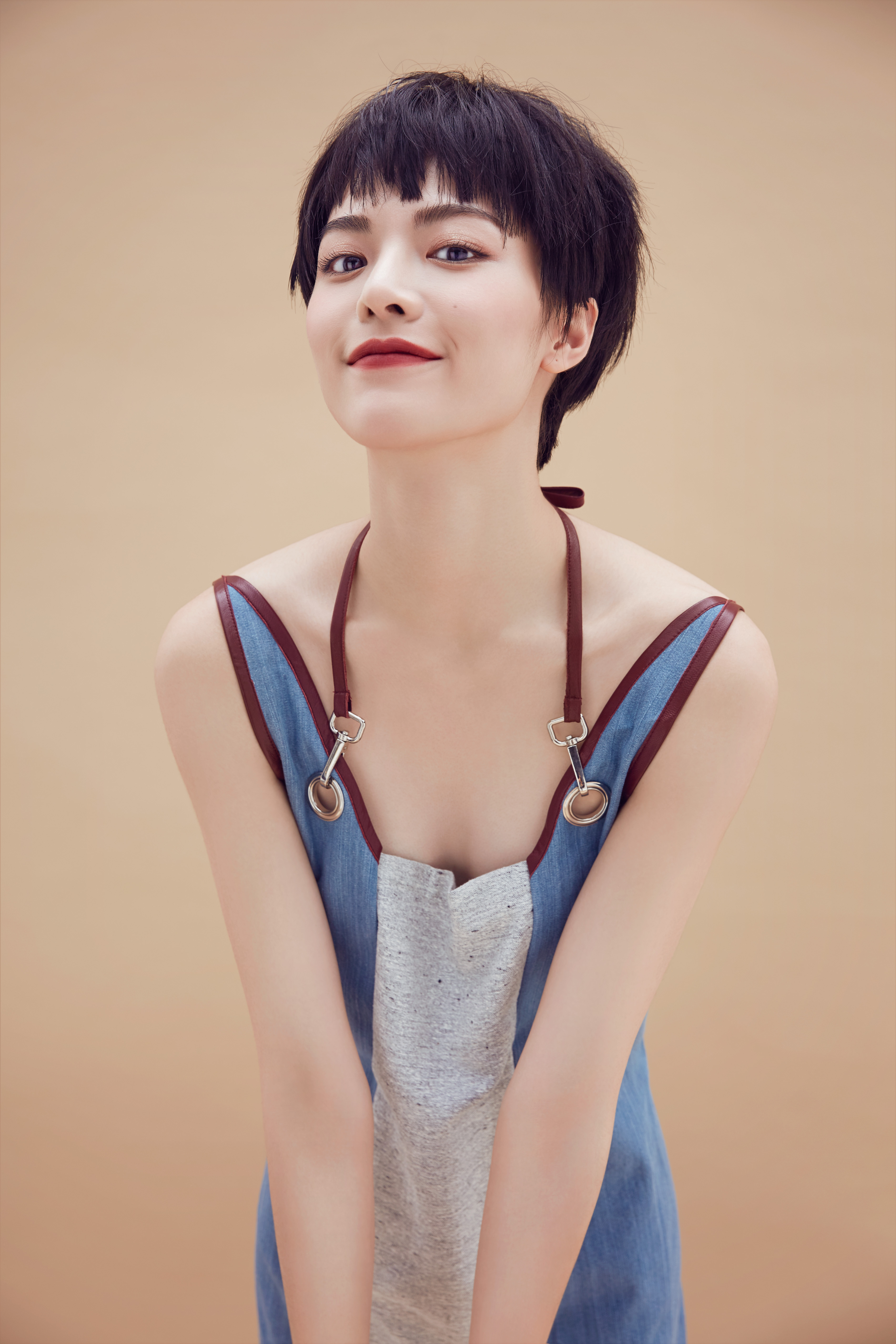  p>钟楚曦(elaine zhong),1993年3月18日出生于广东省广州市,毕业于 a