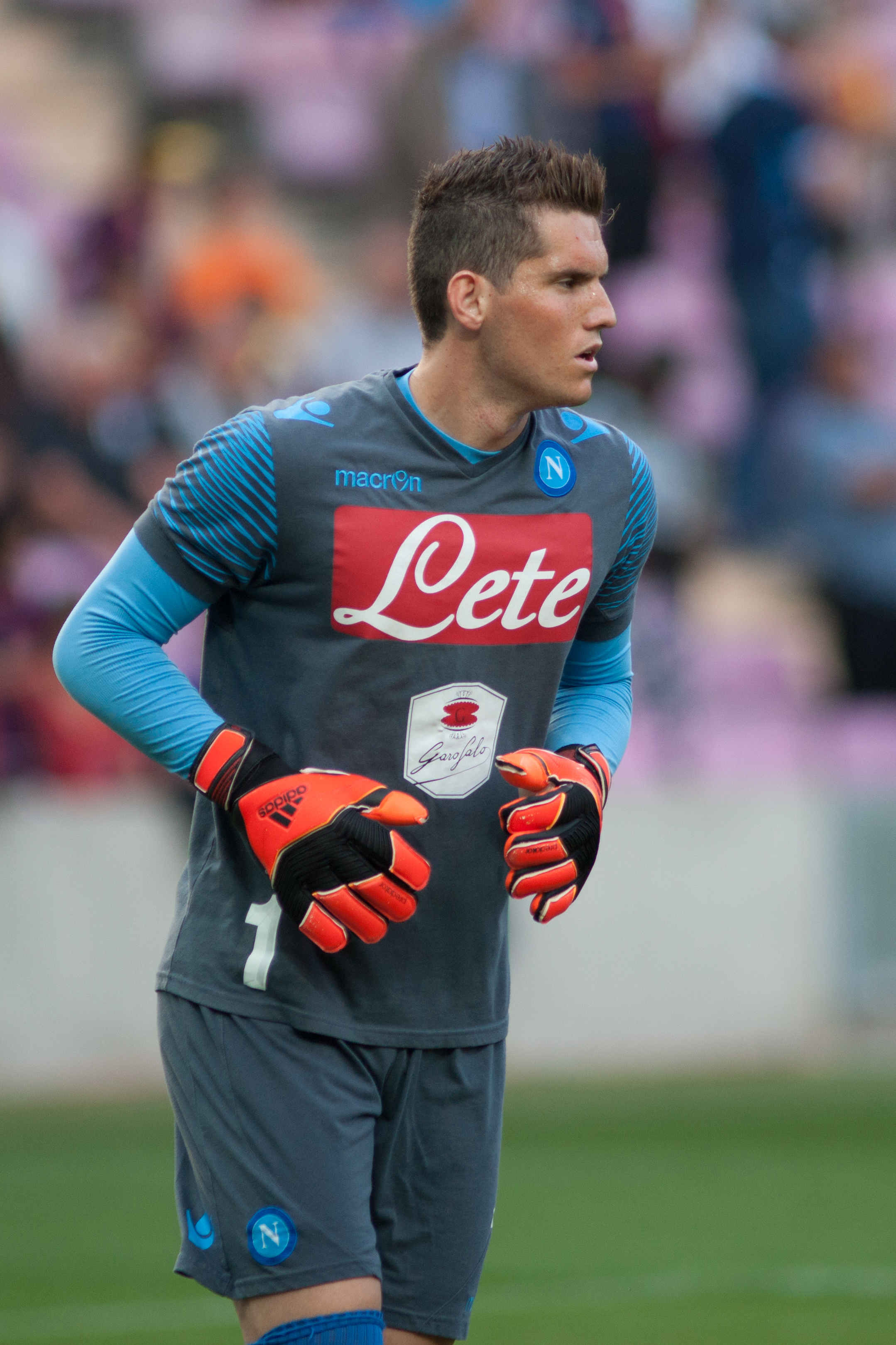 巴尔博萨 /b>(rafael cabral barbosa),1990年5月20日出生于巴西索罗