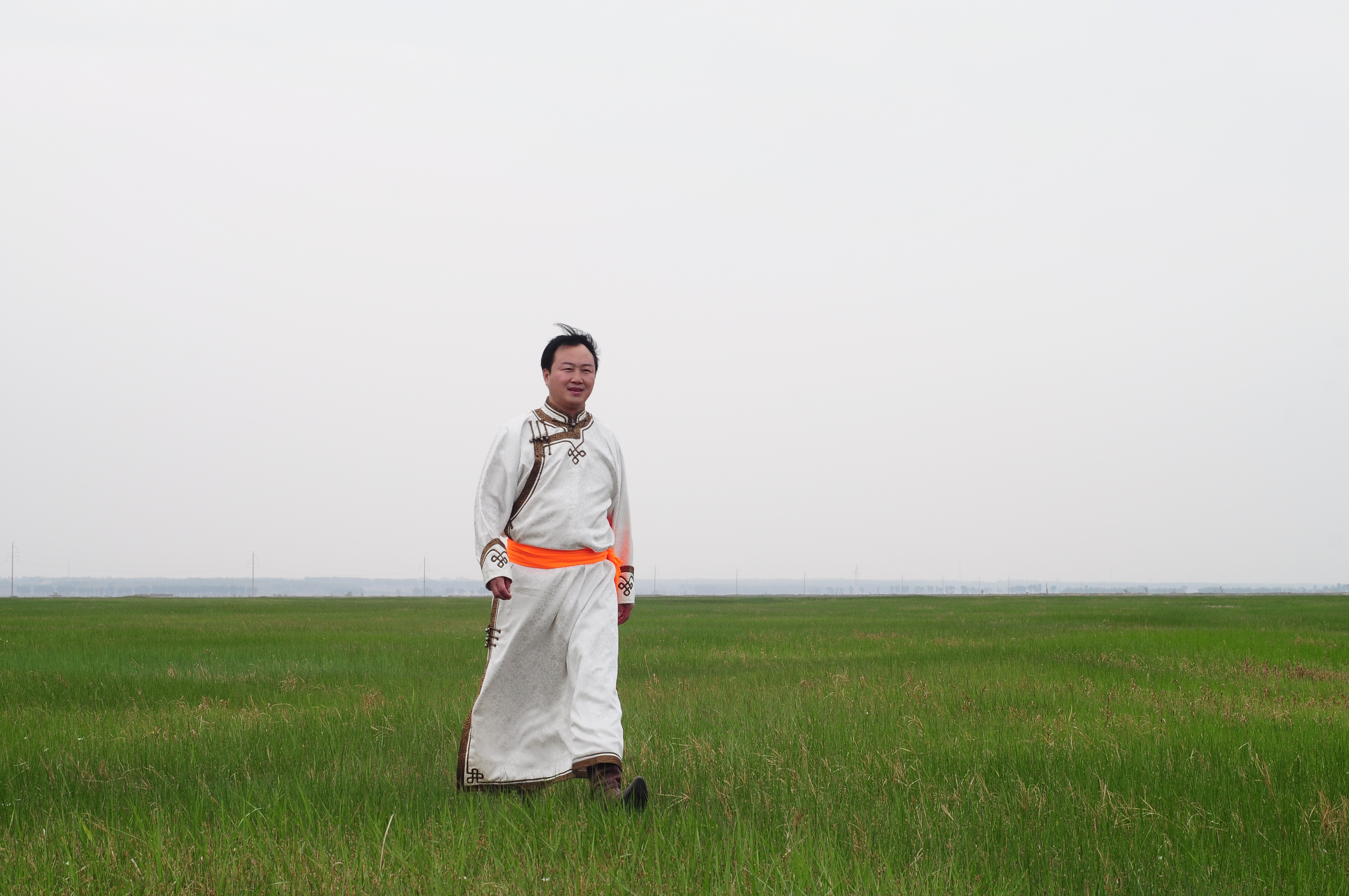  p>德龙(蒙语名字--布日古德),一位来自科尔沁草原的蒙古族青年歌手