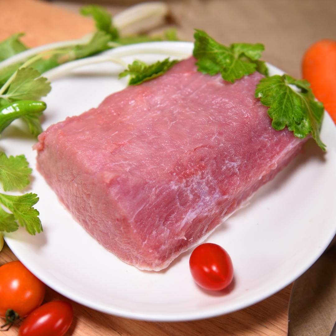  p>猪肉是人们餐桌上最重要的 a href="#" data-lemmaid="9668197">