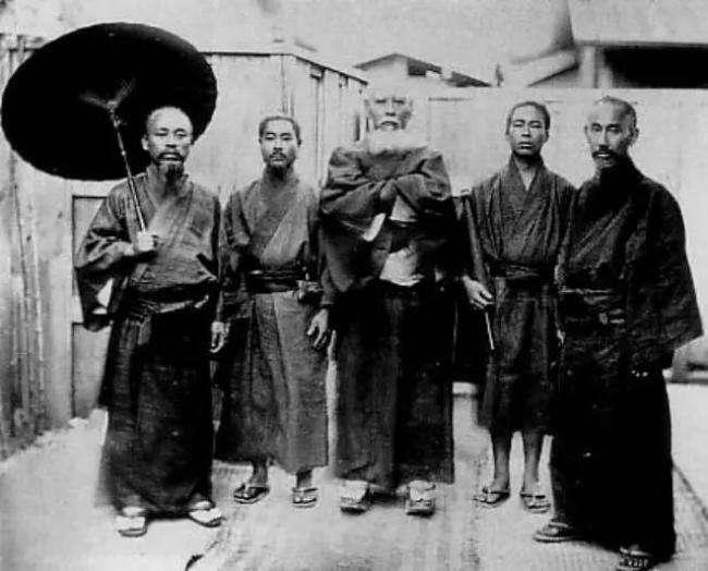 为阻止国家被中日瓜分 他自杀抗议 如今家园却沦为美军机场_百科TA说