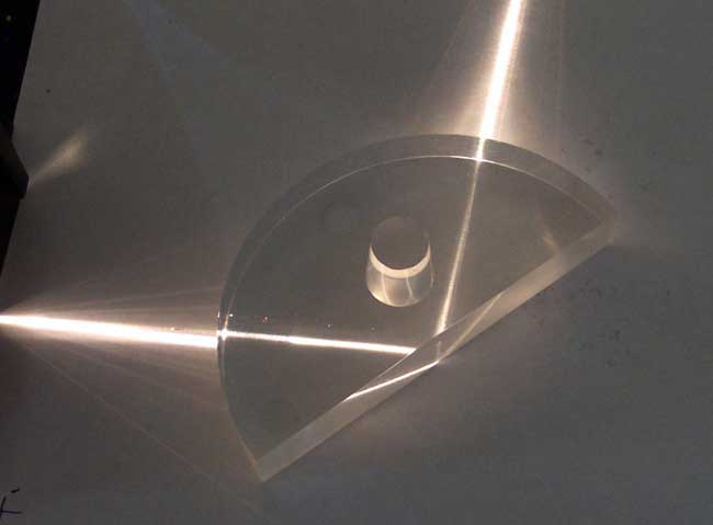 data-lemmaid="9223120">等腰直角三角形 /a>的棱镜叫全反射棱镜