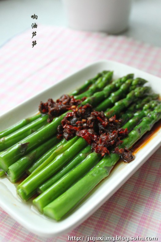  p data-id="gnfgkcxi6x">响油芦笋是一道川菜家常菜.