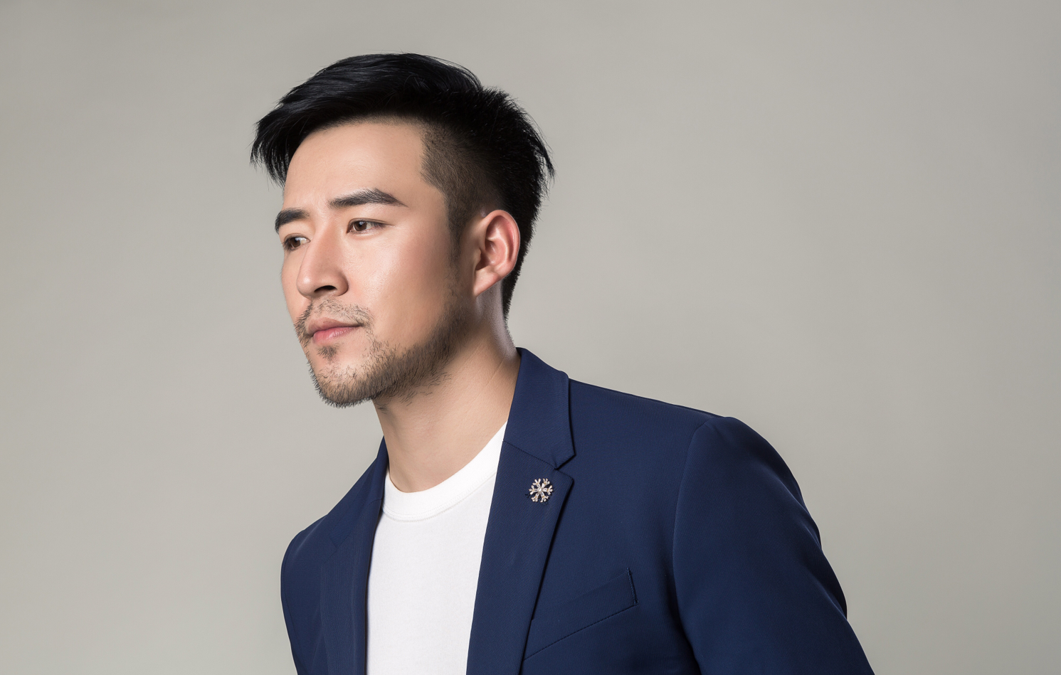 出演电视剧《 a target="_blank" href="/item/热血尖兵/18604892"