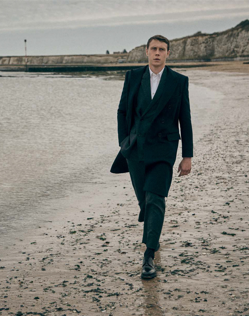  p>乔治·麦凯 i>(george mackay) /i>,1992年3月13日出生于英国伦敦