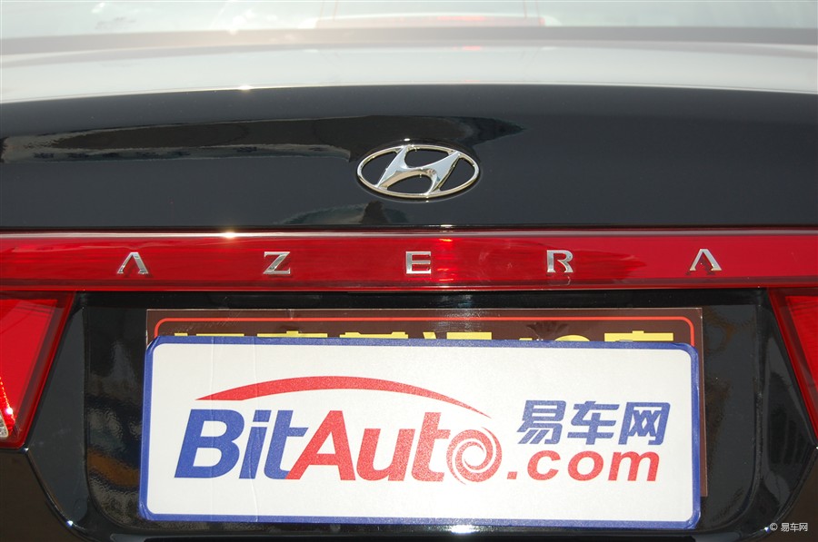  p>雅尊是韩国现代公司推出的前轮驱动模式高级轿车,从1986年开始生产