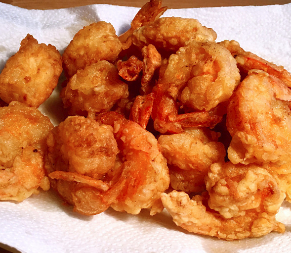 该菜品主要通过油炸的方法制作而成.