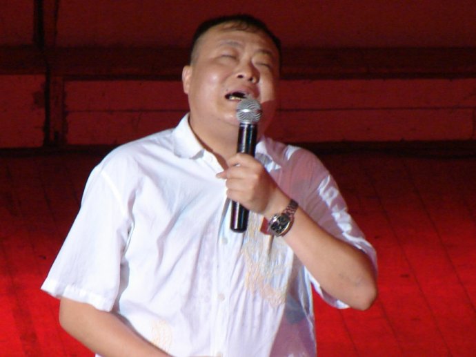  p data-id="gnwuknxiv7">湖南笑星碰碰胡,原名胡建林,中国影视演员.