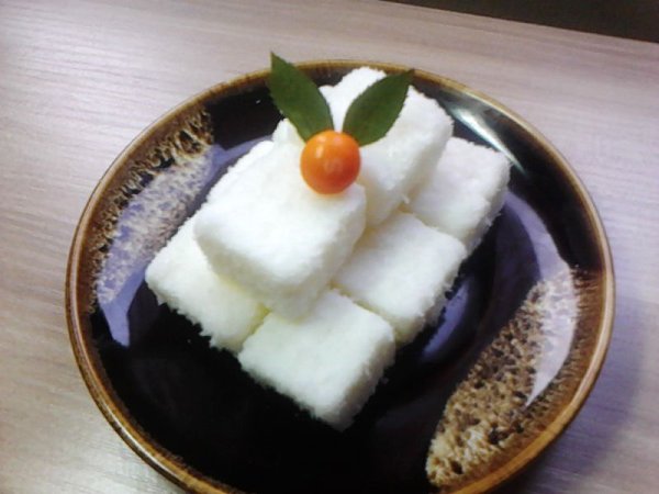 id="28828">牛奶 /a>,椰浆,玉米淀粉为主料,白糖,椰蓉为辅料的糕点