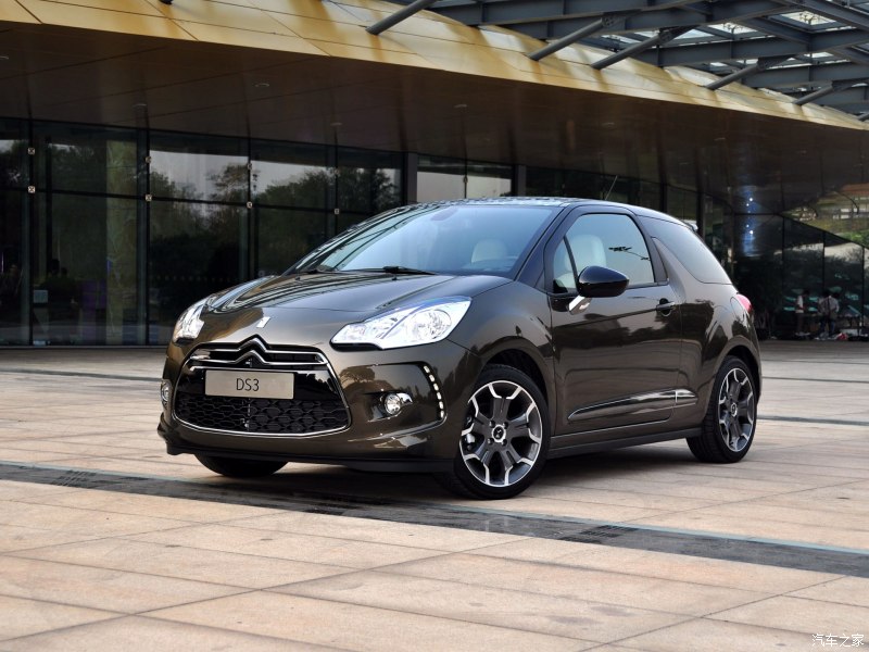 6 至尊版是雪铁龙公司2012年上市的一款小型轿车,排量为1.6l.