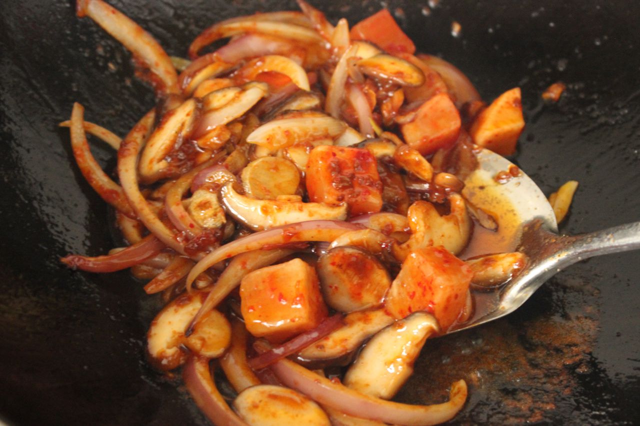 泡菜鱿鱼炒乌冬