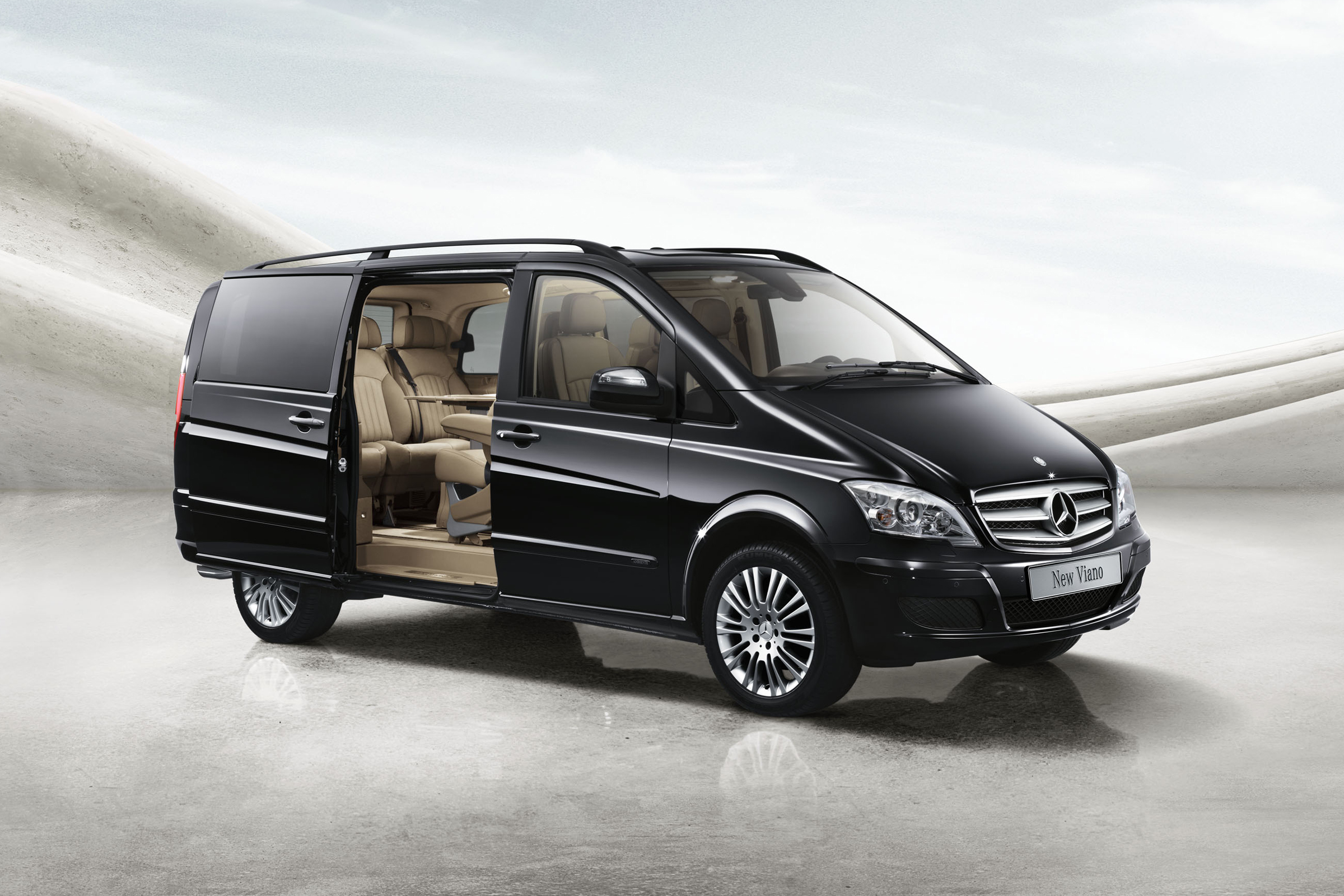  p>唯雅诺是奔驰品牌车的一个系列,被定位为"外交级mpv"的梅赛德斯,是